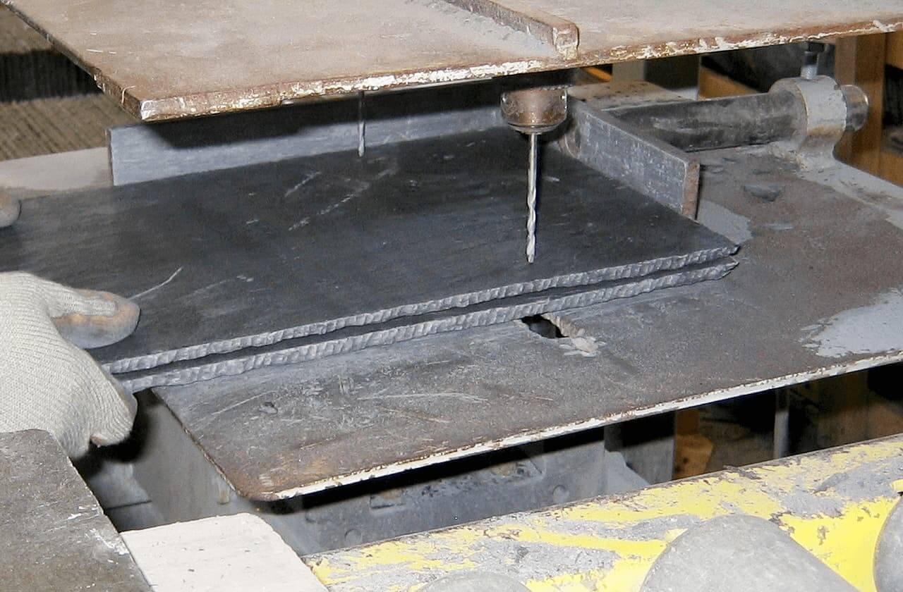 Holing according to slate sizes